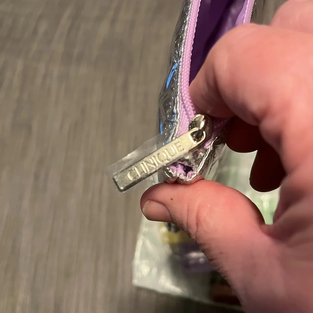 Clinique Skincare and Makeup Set - Picture 4 of 6